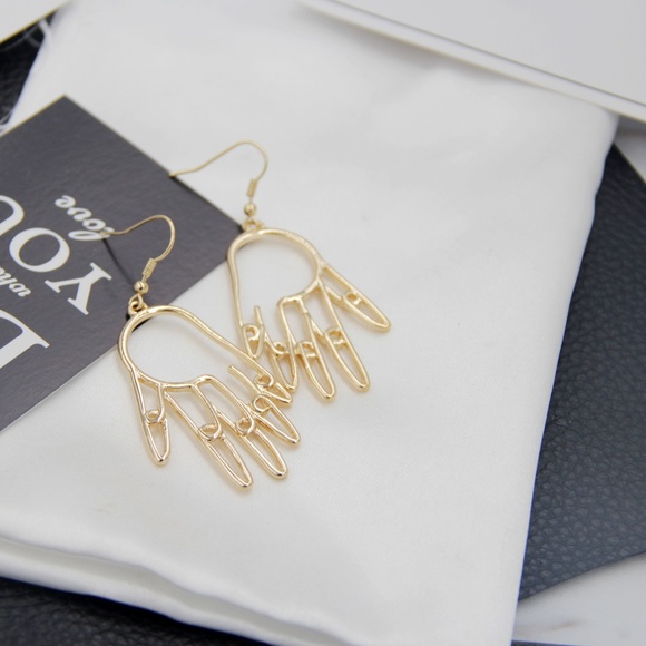Minimalist Hands Drop Earrings - Picture 5 of 5